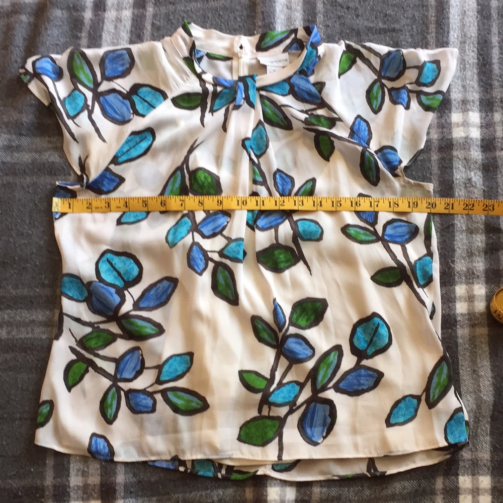 10 / $10 Liz Claiborne  2 piece blouse, also sold in a bundle - Picture 10 of 10